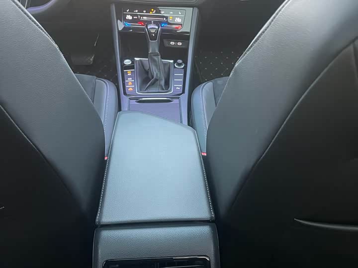 Фото 10 - Volkswagen Sagitar L