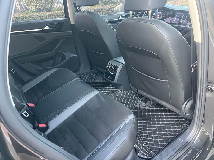 Фото 20 - Volkswagen Sagitar L