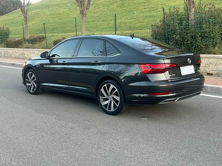 Фото 5 - Volkswagen Sagitar L