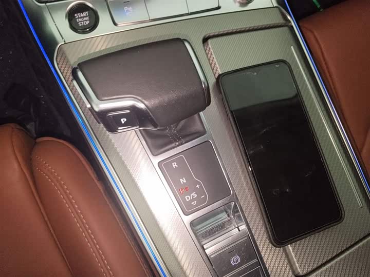 Фото 14 - Audi A6L