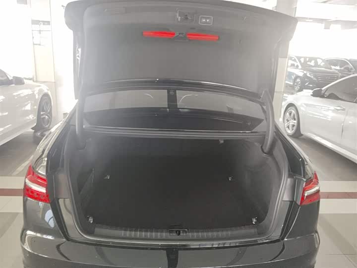 Фото 19 - Audi A6L