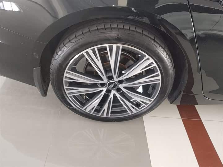 Фото 26 - Audi A6L