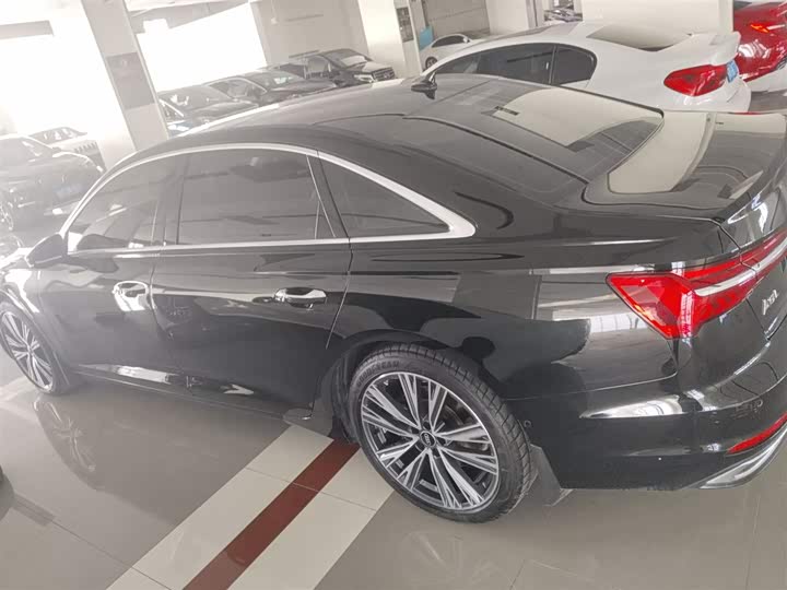 Фото 5 - Audi A6L