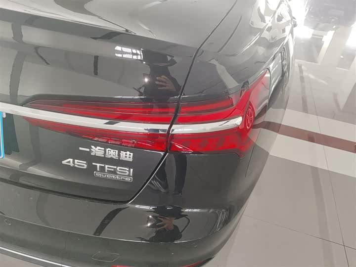 Фото 8 - Audi A6L