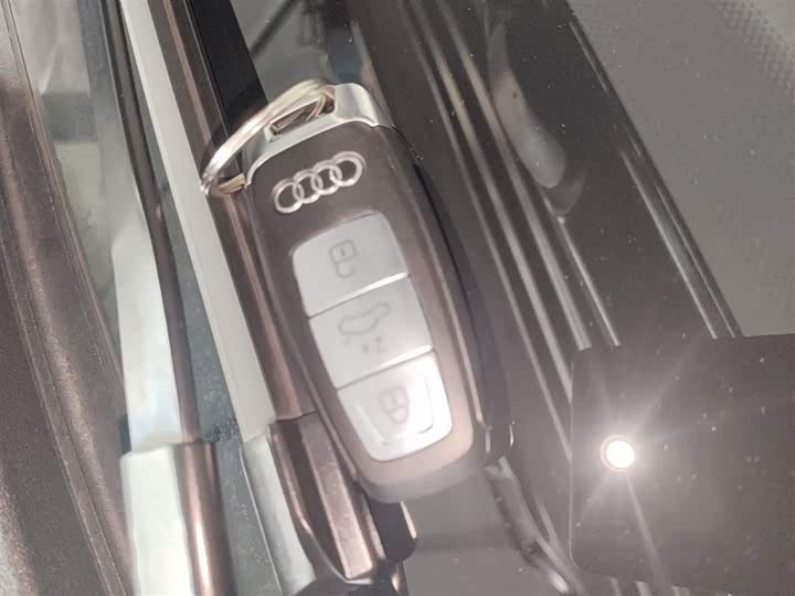 Фото 9 - Audi A6L