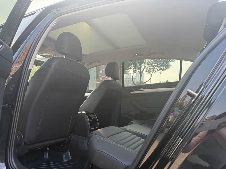 Фото 10 - Volkswagen Magotan