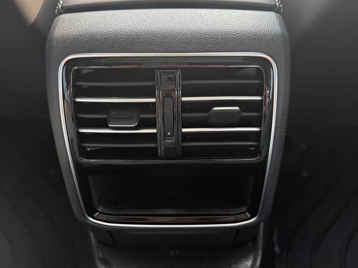 Фото 11 - Volkswagen Magotan