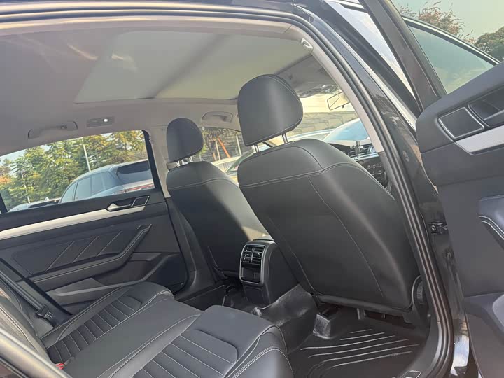 Фото 14 - Volkswagen Magotan