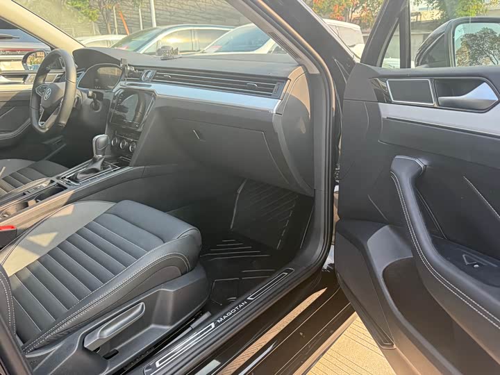 Фото 15 - Volkswagen Magotan