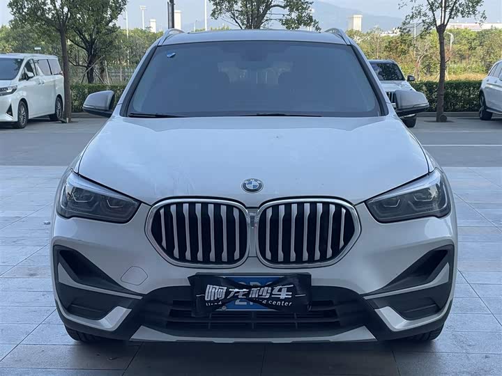 Фото 2 - BMW X1