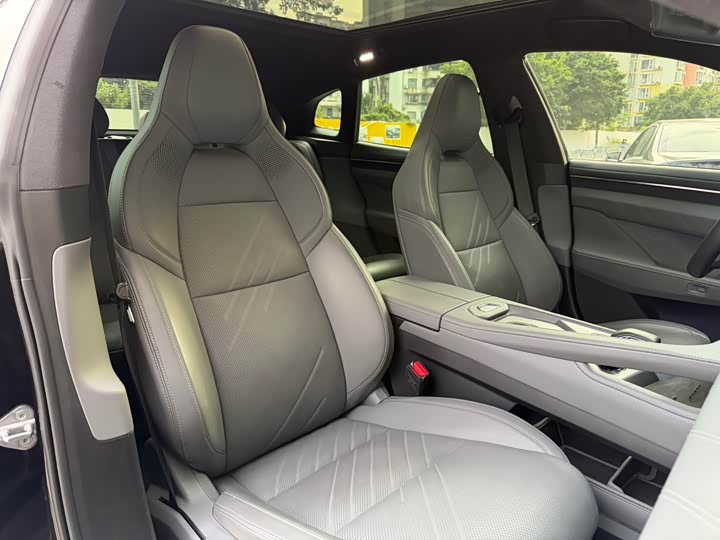 Фото 14 - Zeekr 001