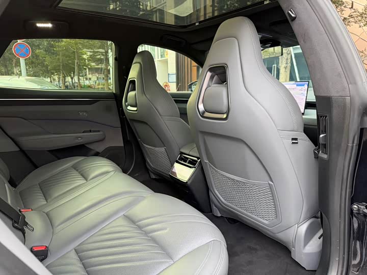 Фото 16 - Zeekr 001