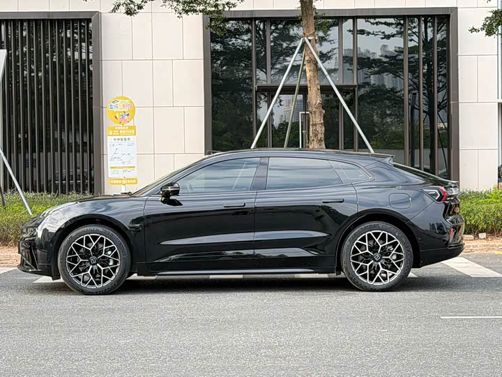 Фото 2 - Zeekr 001