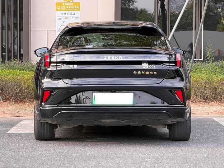 Фото 4 - Zeekr 001