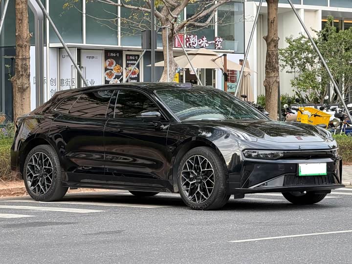 Фото 6 - Zeekr 001