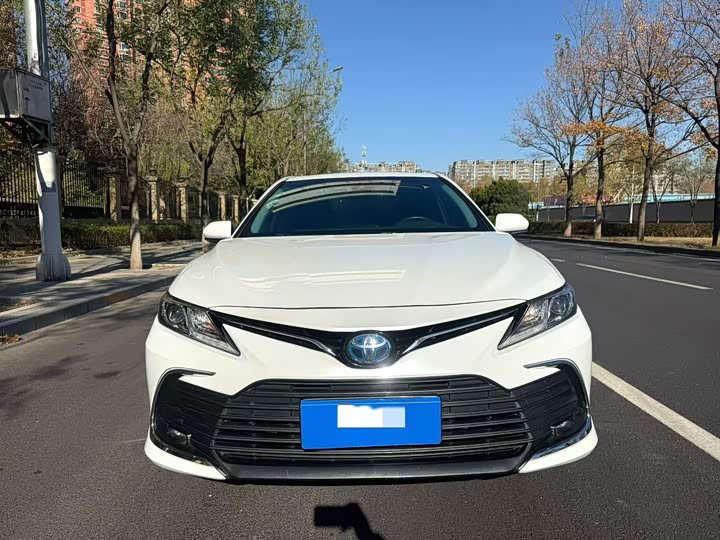 Фото 1 - Toyota Camry