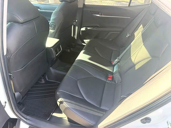 Фото 3 - Toyota Camry