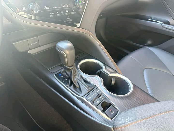 Фото 4 - Toyota Camry