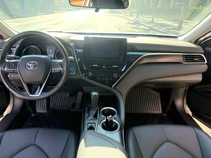 Фото 5 - Toyota Camry