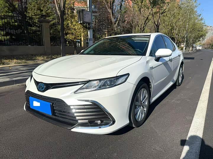 Фото 8 - Toyota Camry