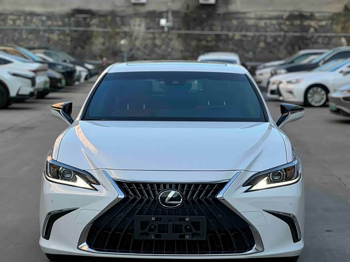 Фото 2 - Lexus ES