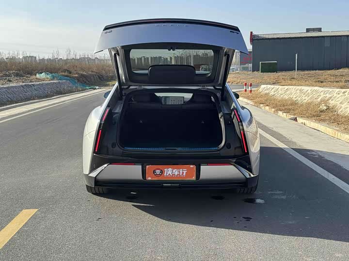 Фото 13 - XPeng P7