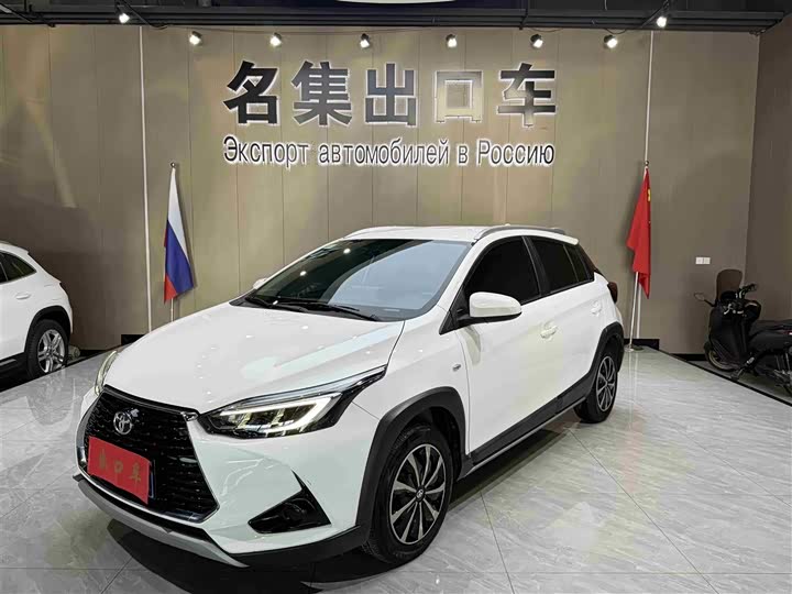 Фото 1 - Toyota Yaris L Hatchback