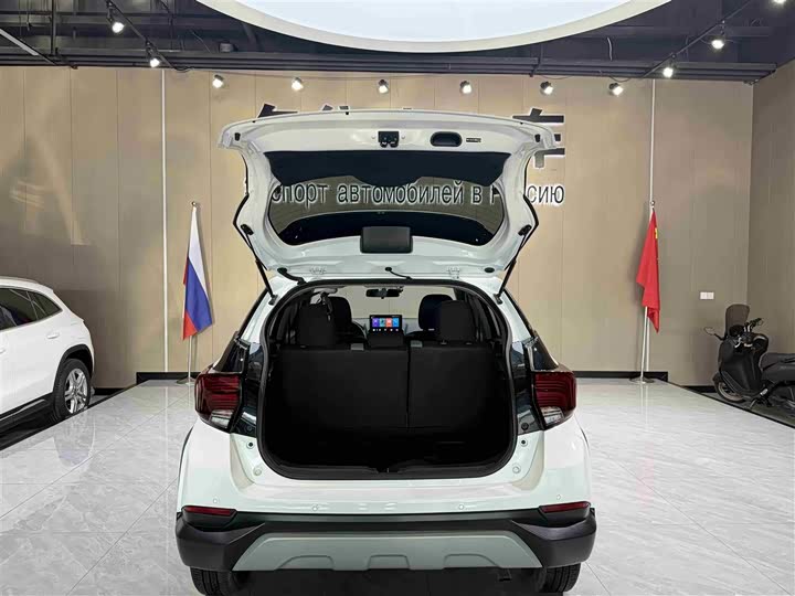 Фото 13 - Toyota Yaris L Hatchback