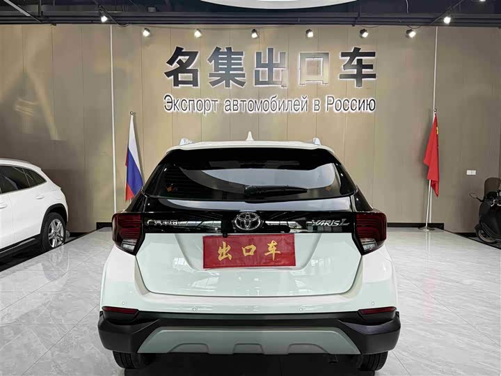 Фото 5 - Toyota Yaris L Hatchback