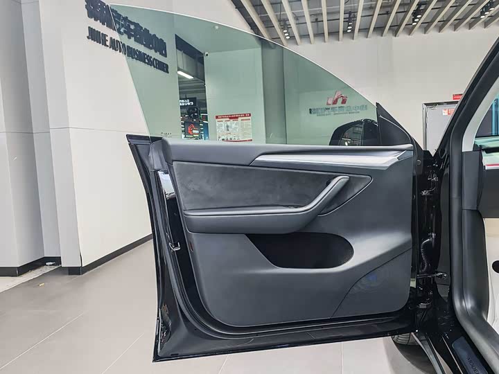 Фото 12 - Tesla Model Y