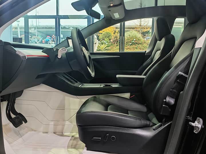 Фото 4 - Tesla Model Y