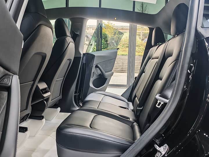 Фото 8 - Tesla Model Y