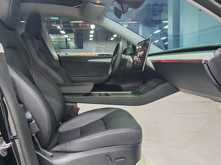 Фото 9 - Tesla Model Y