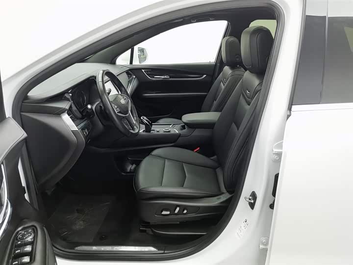 Фото 10 - Cadillac XT5