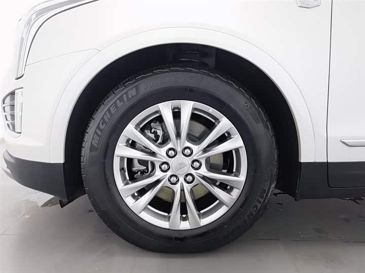 Фото 17 - Cadillac XT5