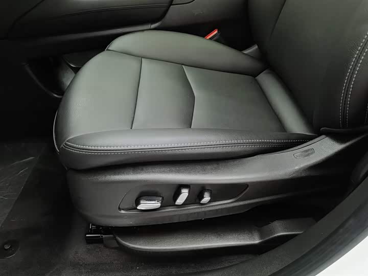 Фото 20 - Cadillac XT5