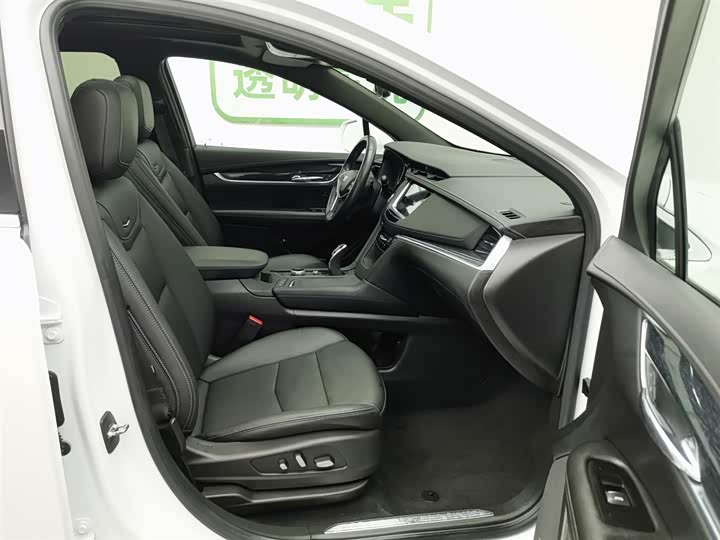 Фото 23 - Cadillac XT5