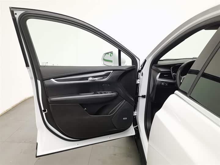 Фото 8 - Cadillac XT5