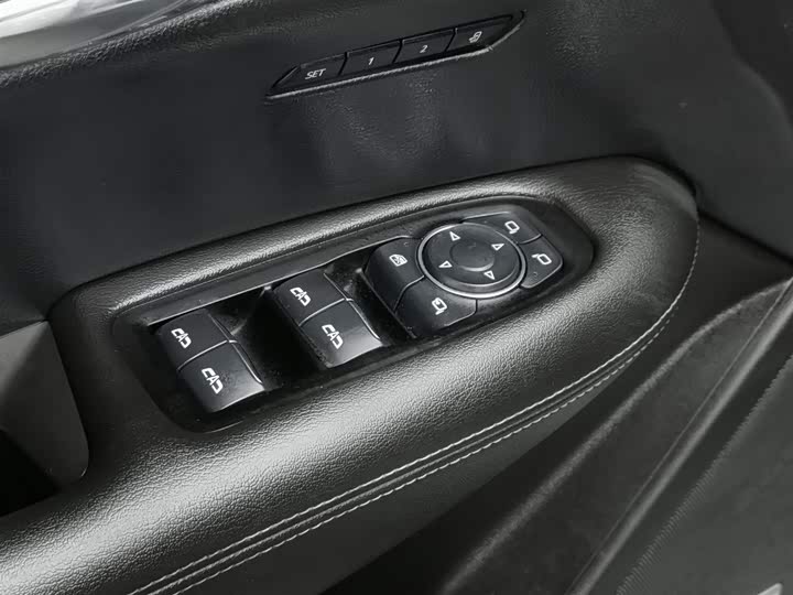 Фото 9 - Cadillac XT5