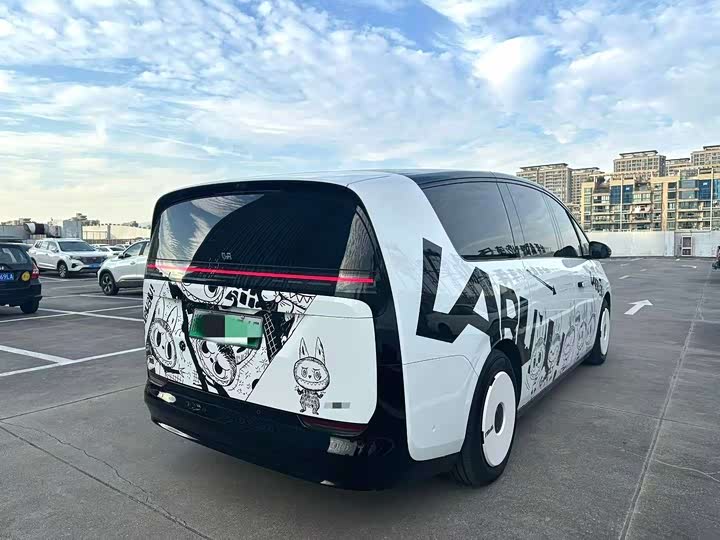 Фото 7 - LiXiang Mega