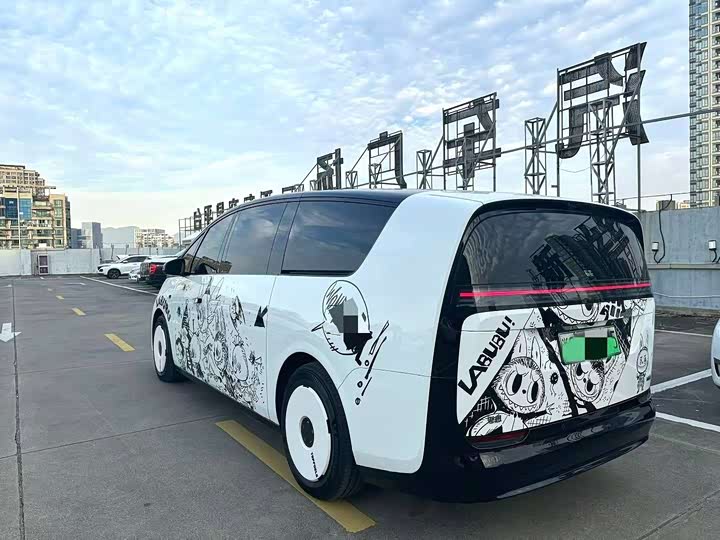 Фото 9 - LiXiang Mega