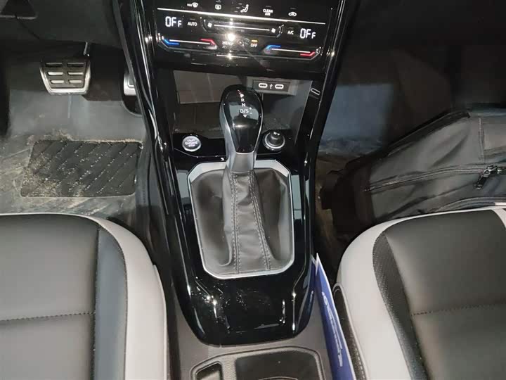 Фото 14 - Volkswagen T-Roc