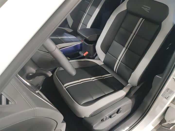 Фото 15 - Volkswagen T-Roc