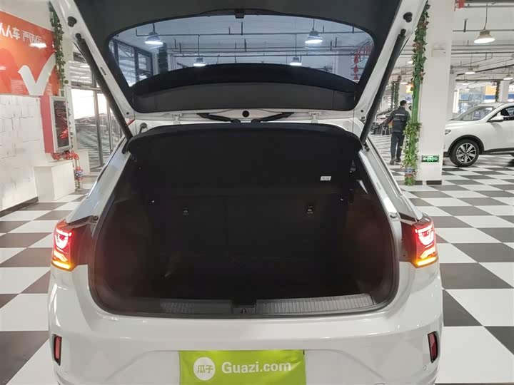 Фото 19 - Volkswagen T-Roc