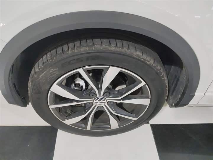 Фото 23 - Volkswagen T-Roc