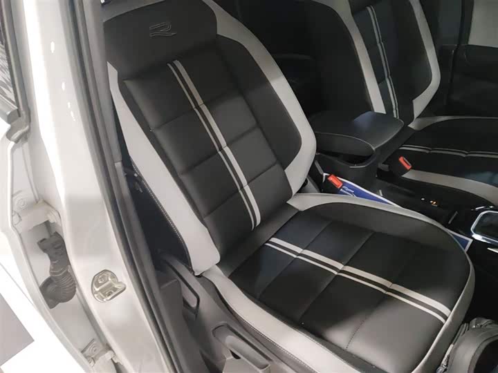 Фото 25 - Volkswagen T-Roc