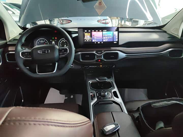 Фото 10 - Geely Okavango