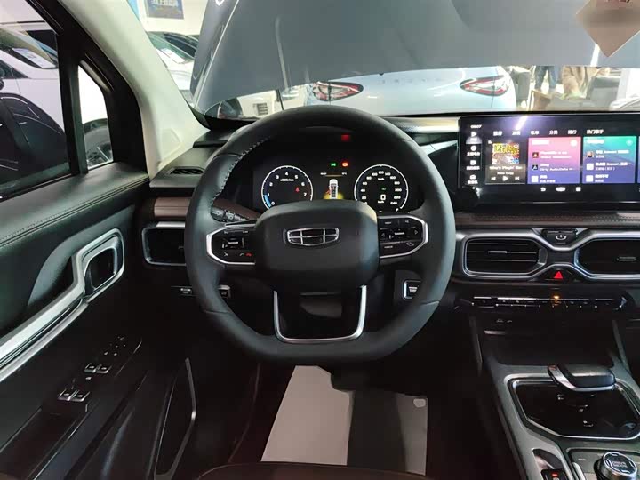 Фото 11 - Geely Okavango