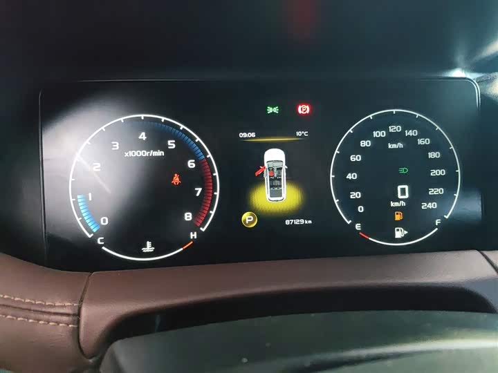 Фото 12 - Geely Okavango