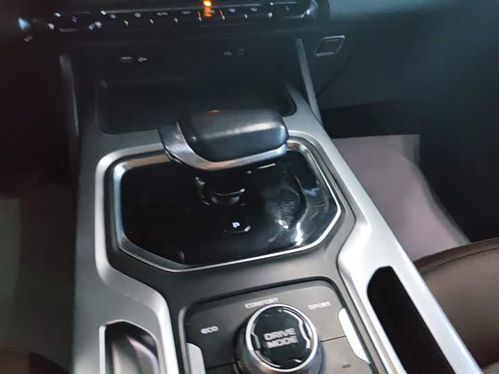 Фото 14 - Geely Okavango